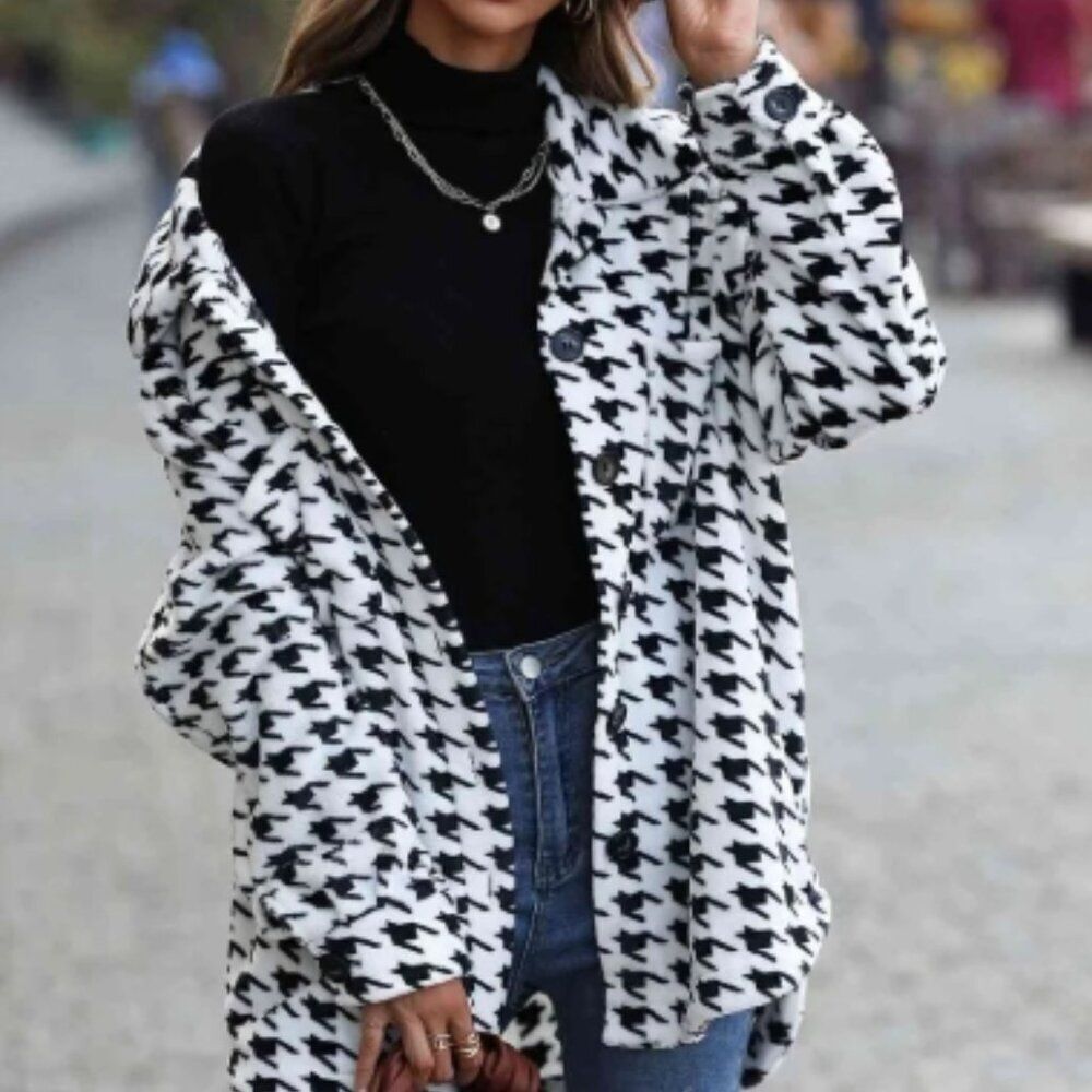 HERSY Houndstooth Black and White Button Down Shirt Jacket in Size L